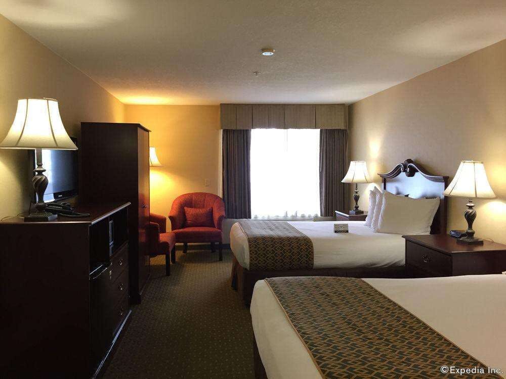 Hotel Anaheim Camelot Inn & Suites photo 3