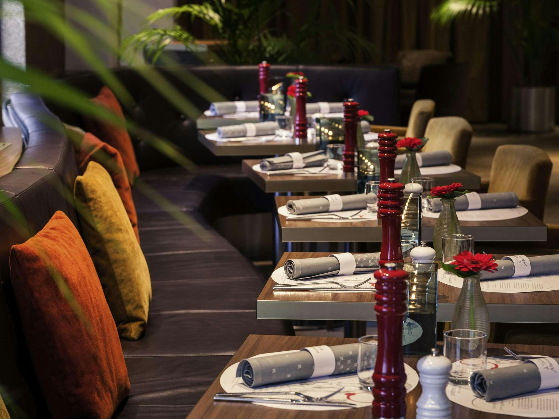 Hotel Mercure Hotel Groningen Martiniplaza photo 1