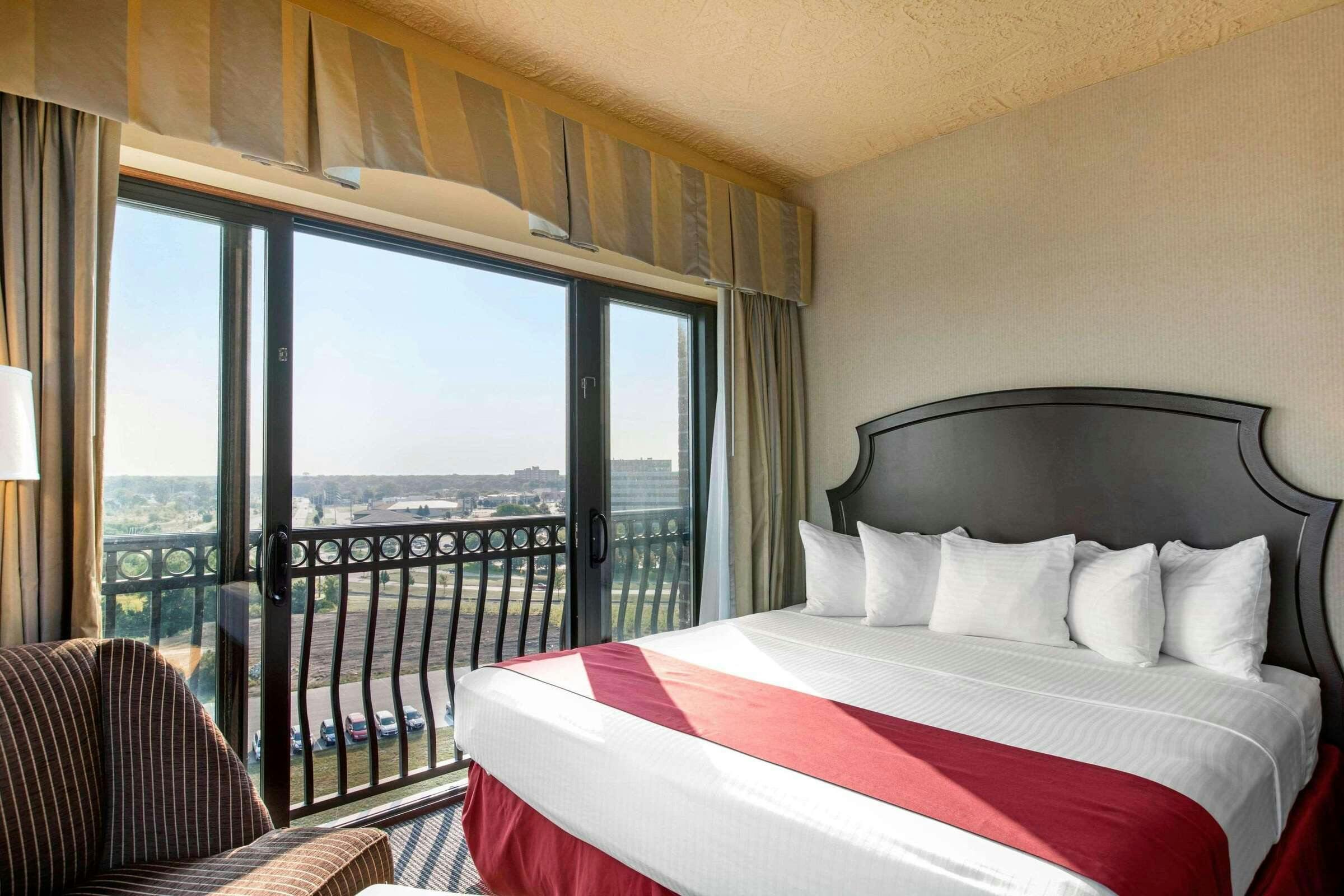 Hotel Shoreline Inn & Conference Center, Ascend Hotel Collection photo 3