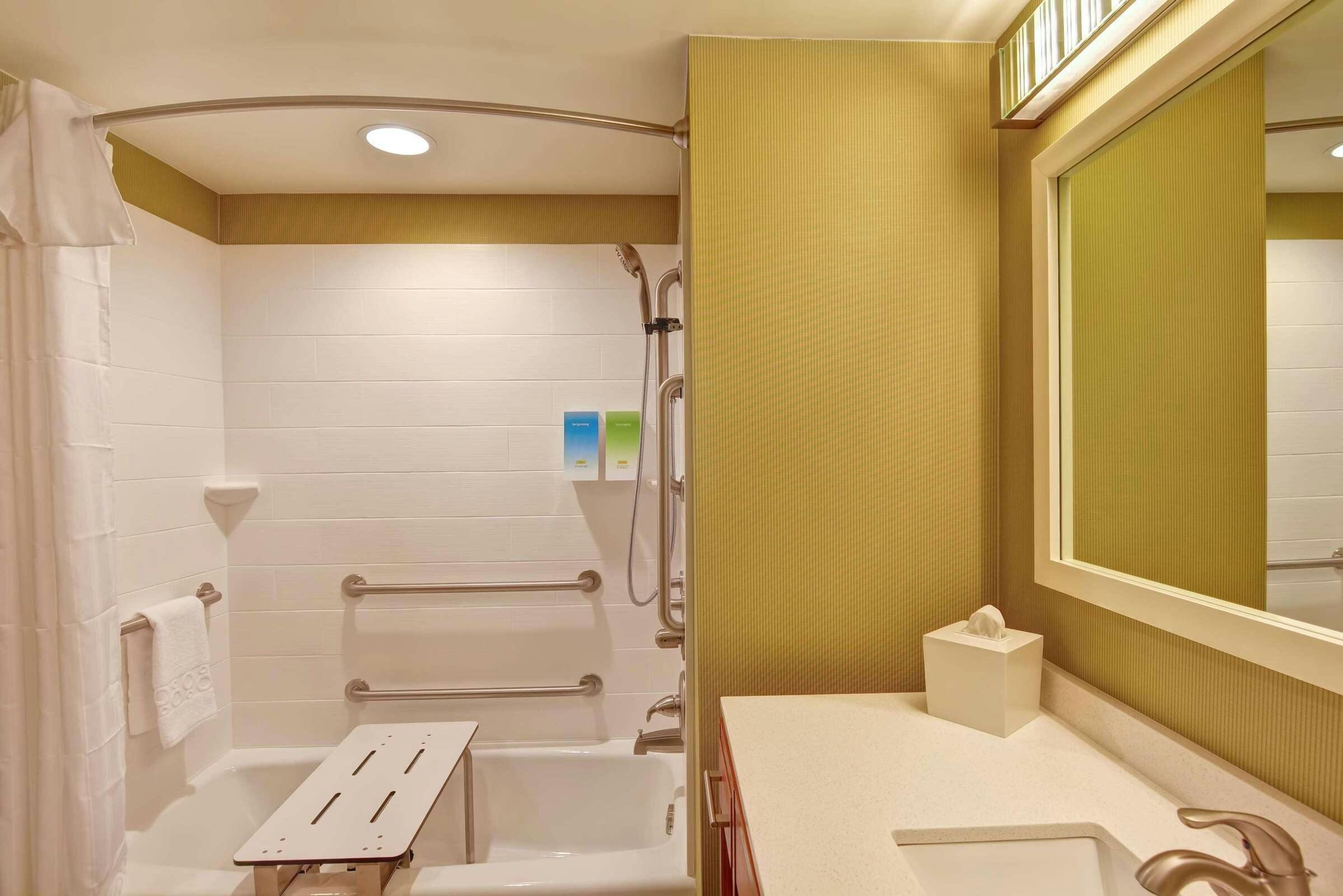 Hotel Home2 Suites by Hilton Green Bay photo 5