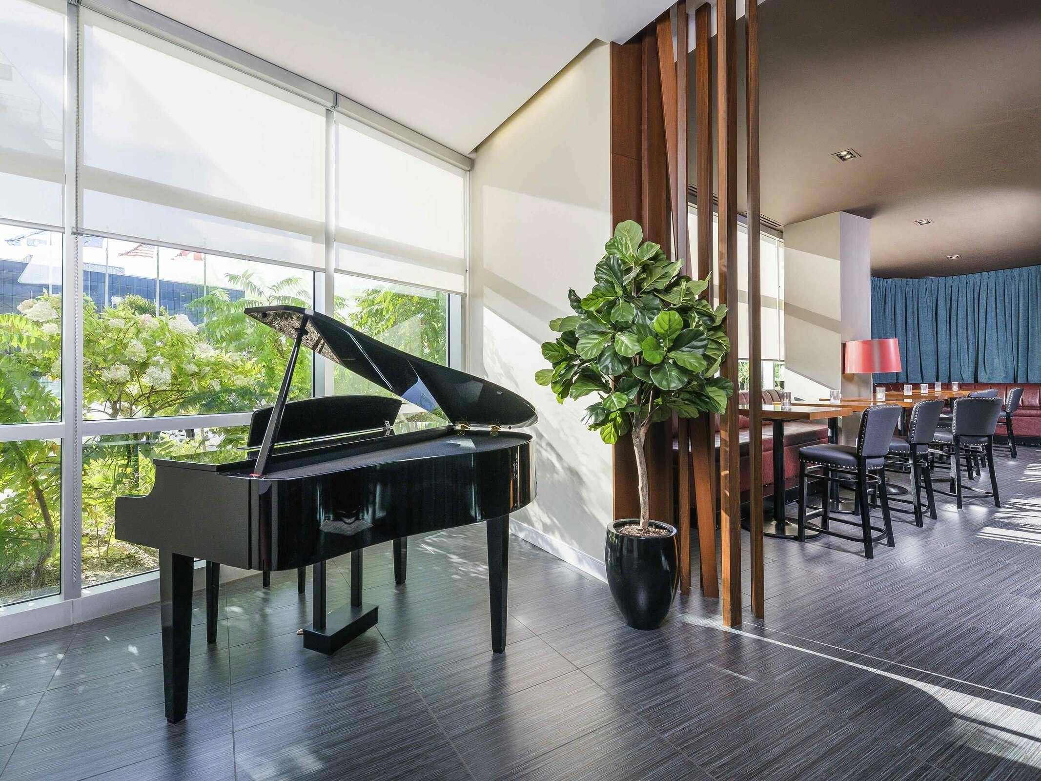 Hotel Novotel Montréal Aéroport photo 4