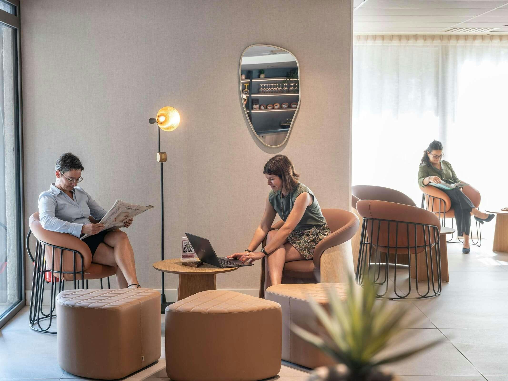 Hotel Ibis Styles Angers Centre Gare photo 2