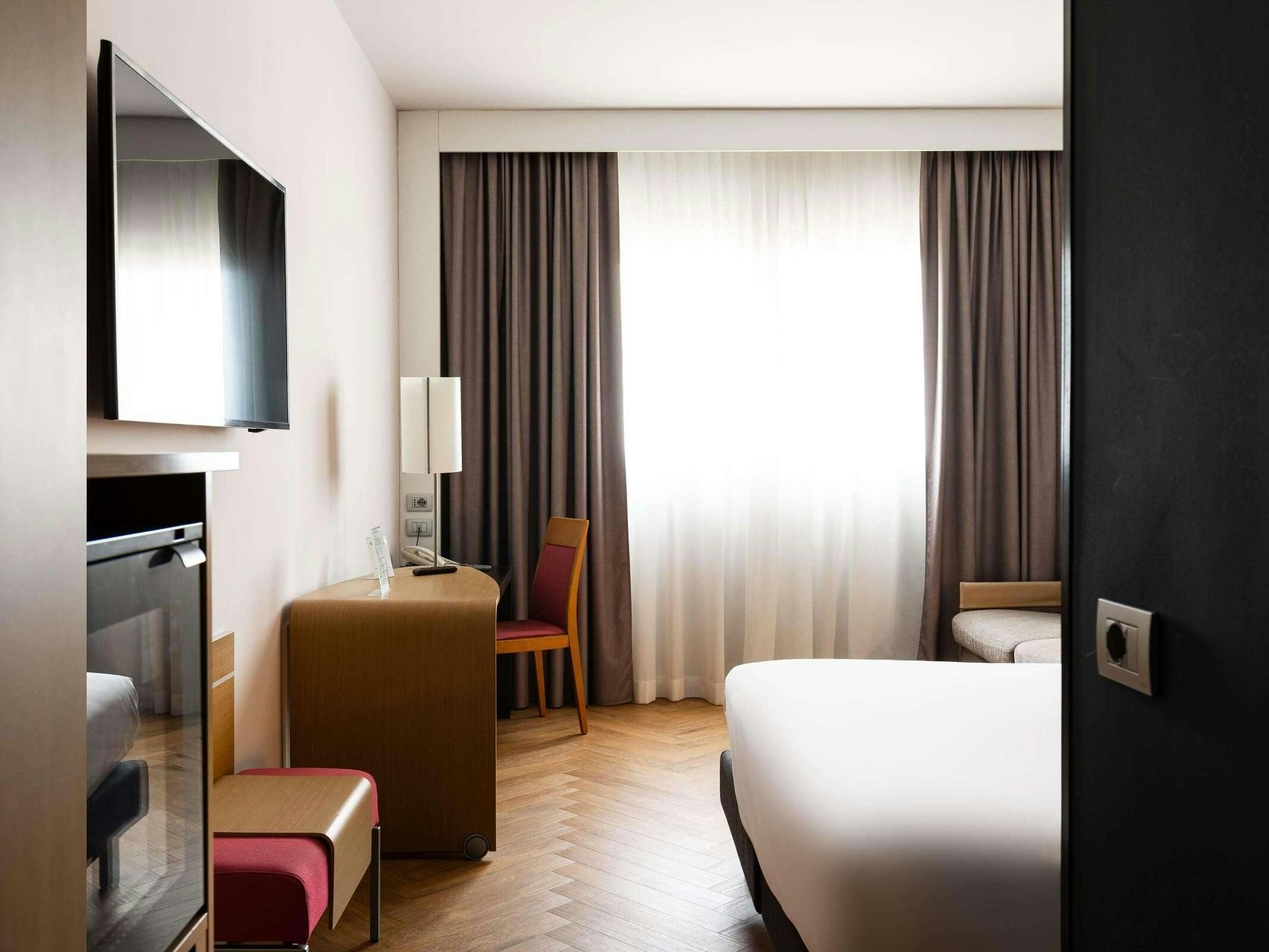 Hotel Novotel Caserta Sud photo 4