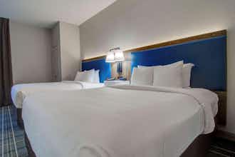 Hotel Comfort Suites Airport photo 3