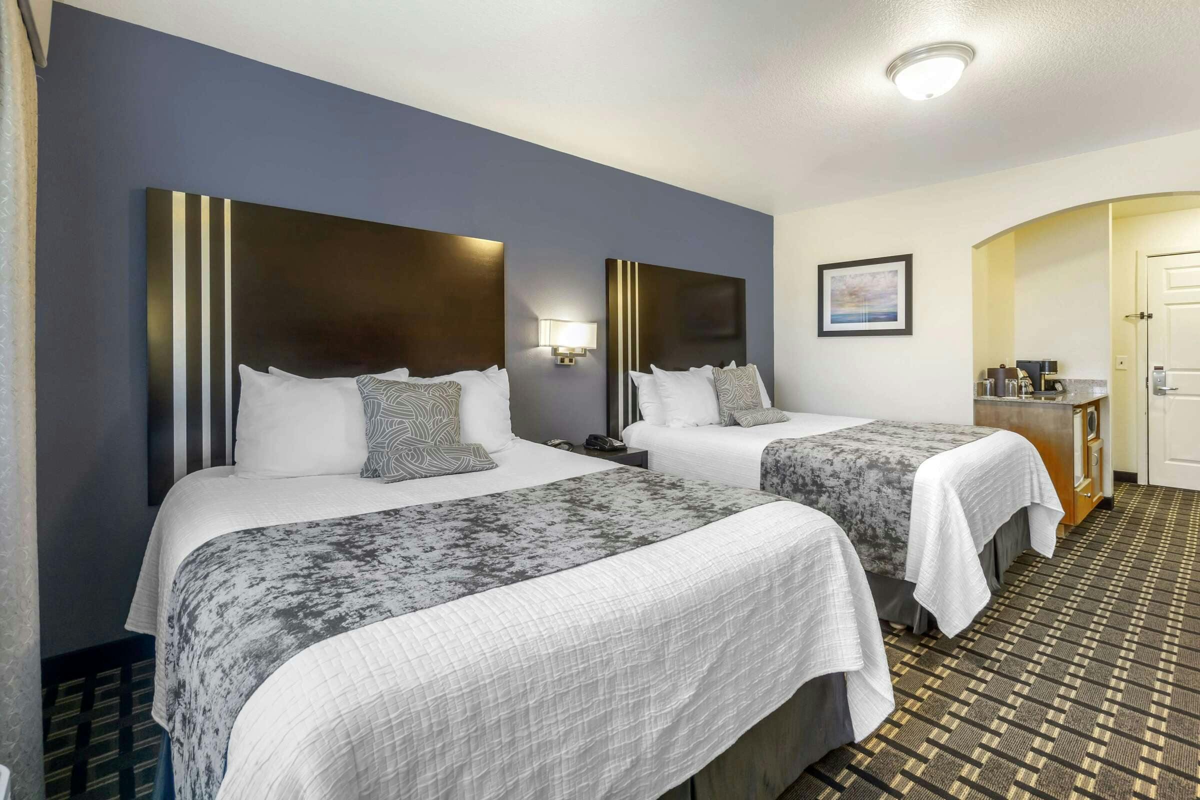 Hotel Best Western Plus Edmonds Harbor Inn photo 2