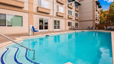 Hotel Best Western Plus Edmonds Harbor Inn photo 3