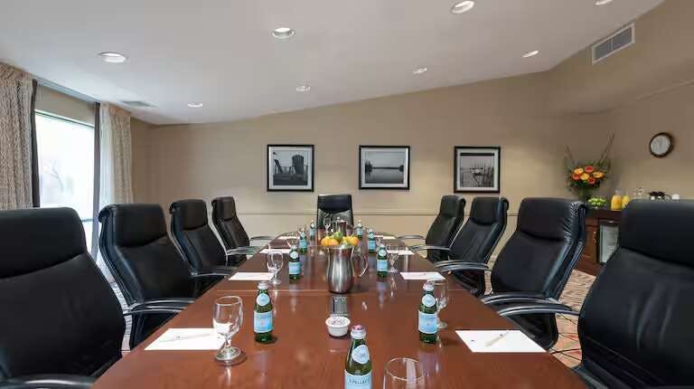 Hotel Doubletree By Hilton Hotel Grand Rapids Airport photo 5