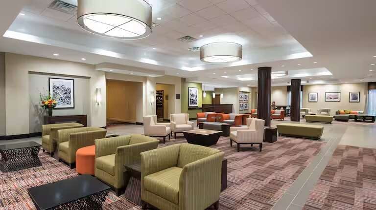Hotel Doubletree By Hilton Hotel Grand Rapids Airport photo 2