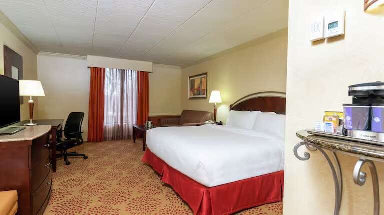 Hotel Doubletree By Hilton Hotel Grand Rapids Airport photo 1