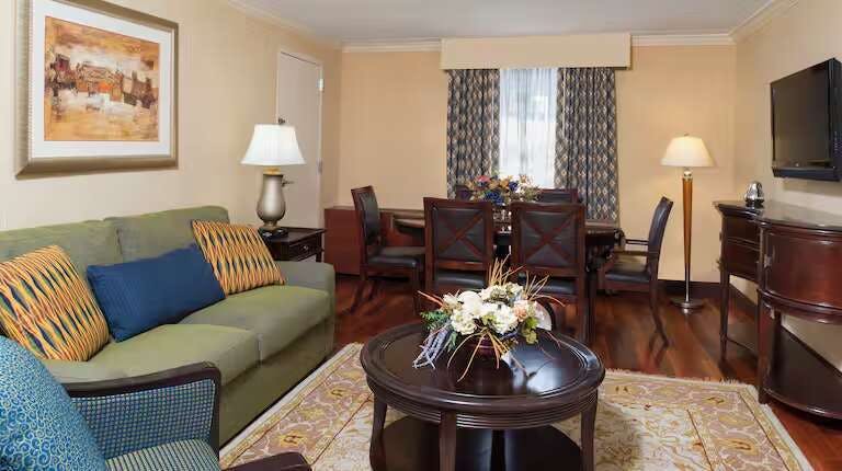 Hotel Doubletree By Hilton Hotel Grand Rapids Airport photo 3