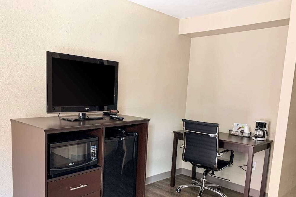 Hotel Studio6 Suites Vancouver, WA - Waterfront photo 5