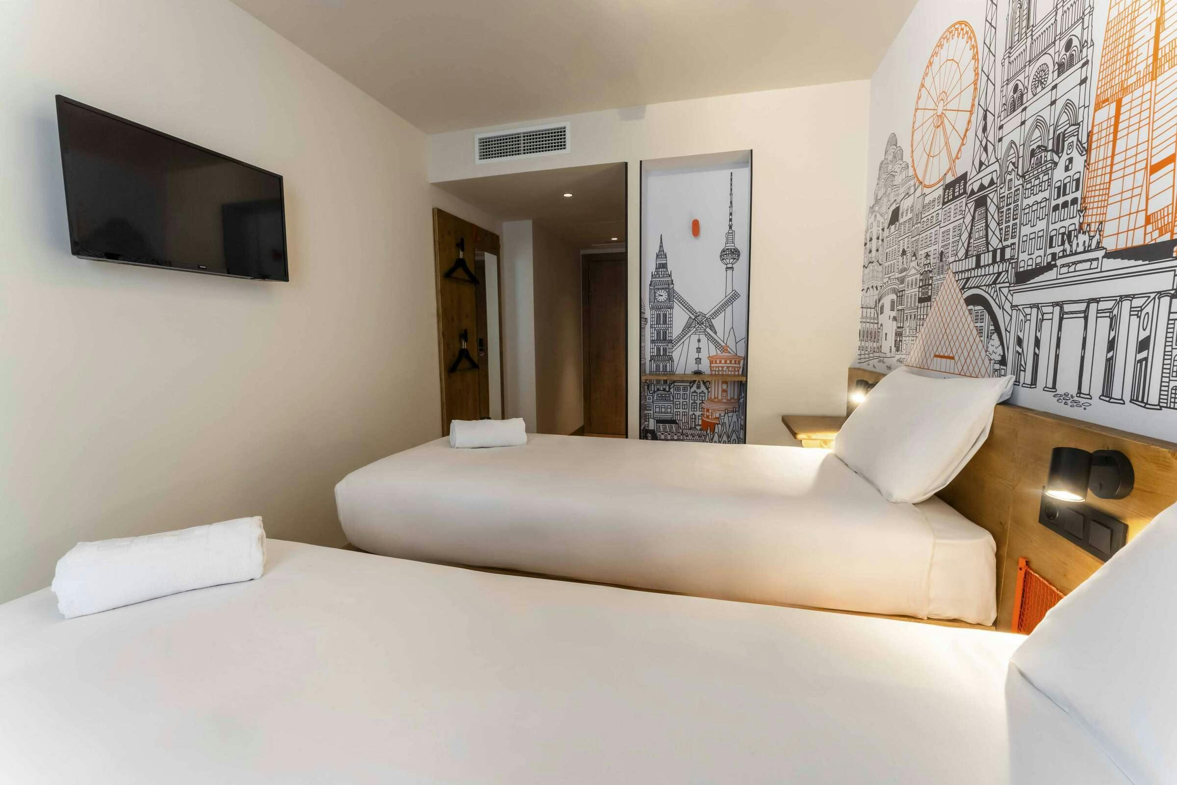 Hotel easyHotel Valencia Ciutat Vella photo 1