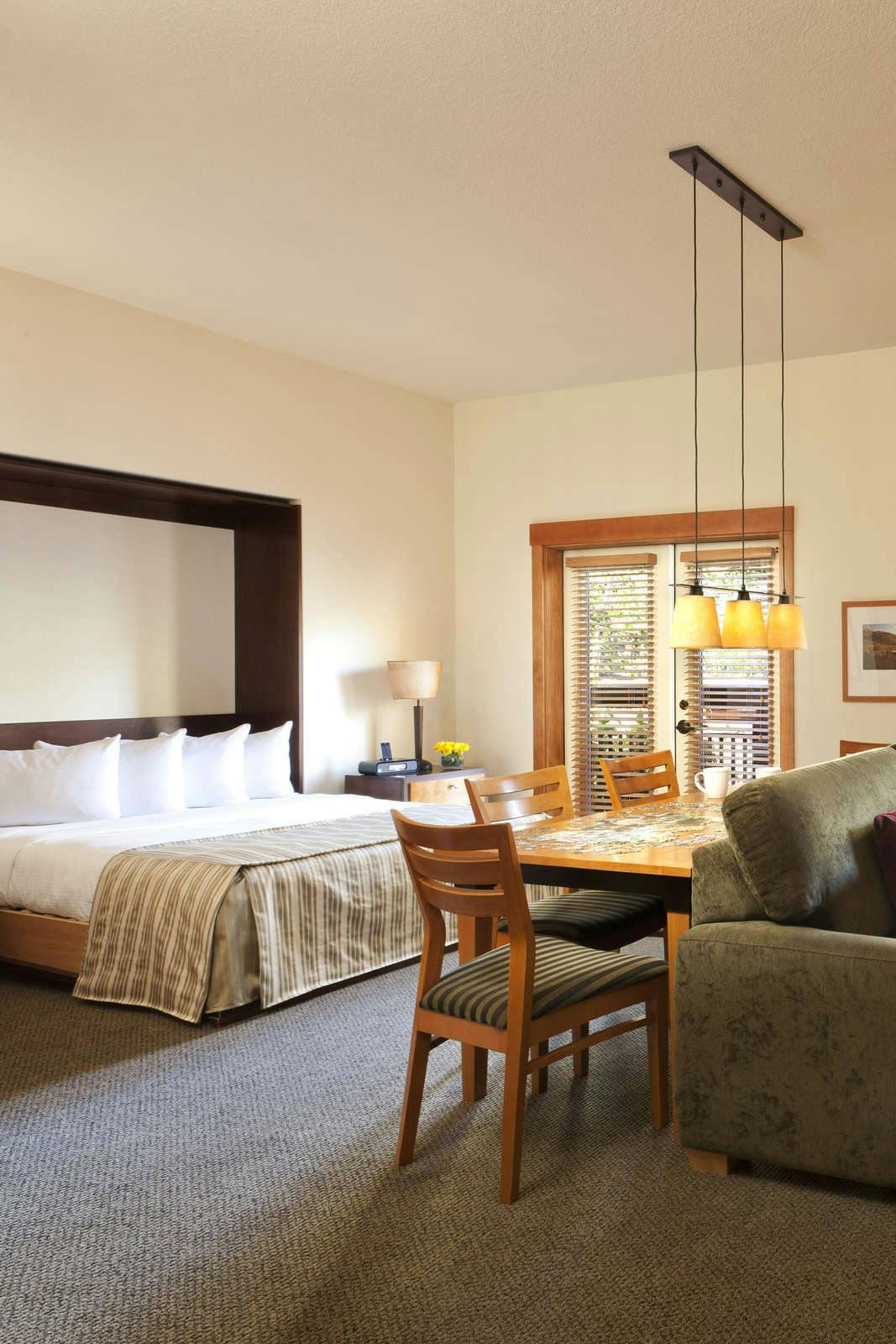 Hotel The Village Lodge photo 1