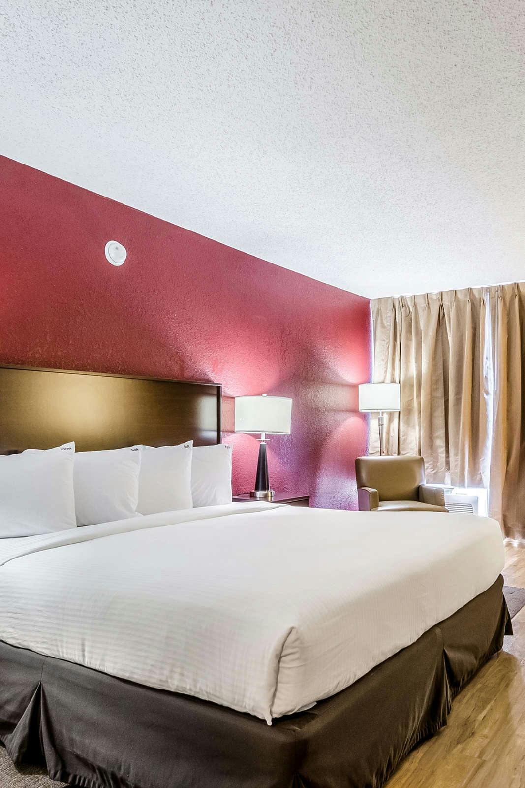 Hotel Red Roof PLUS+ Wichita East photo 1