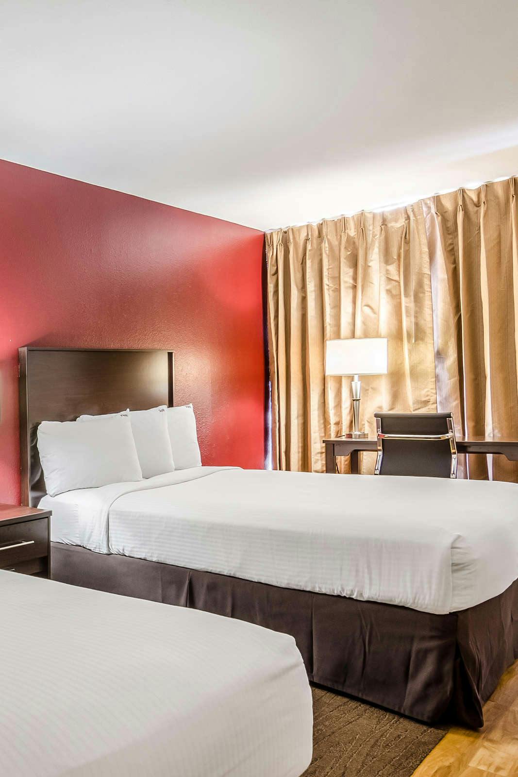 Hotel Red Roof PLUS+ Wichita East photo 3