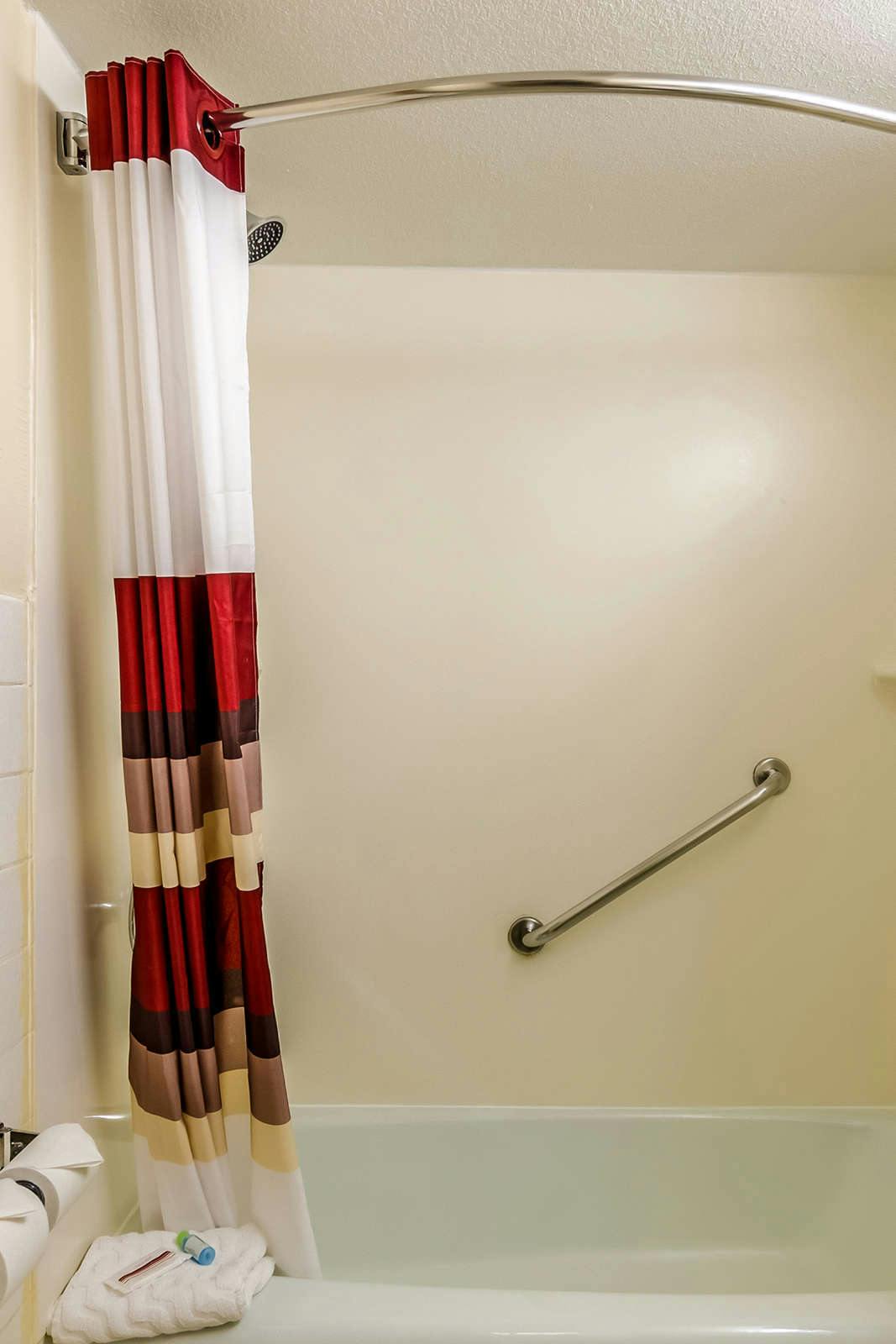 Hotel Red Roof PLUS+ Wichita East photo 5