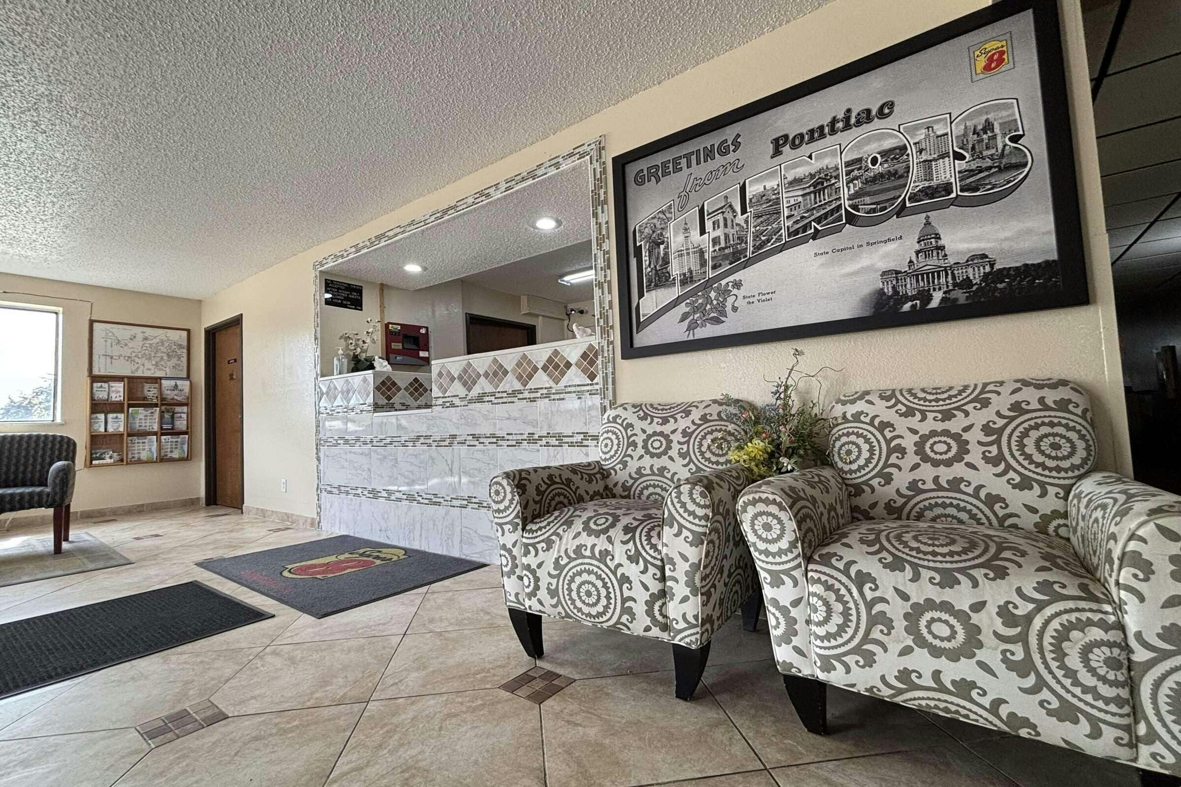 Hotel Super 8 by Wyndham Pontiac photo 3