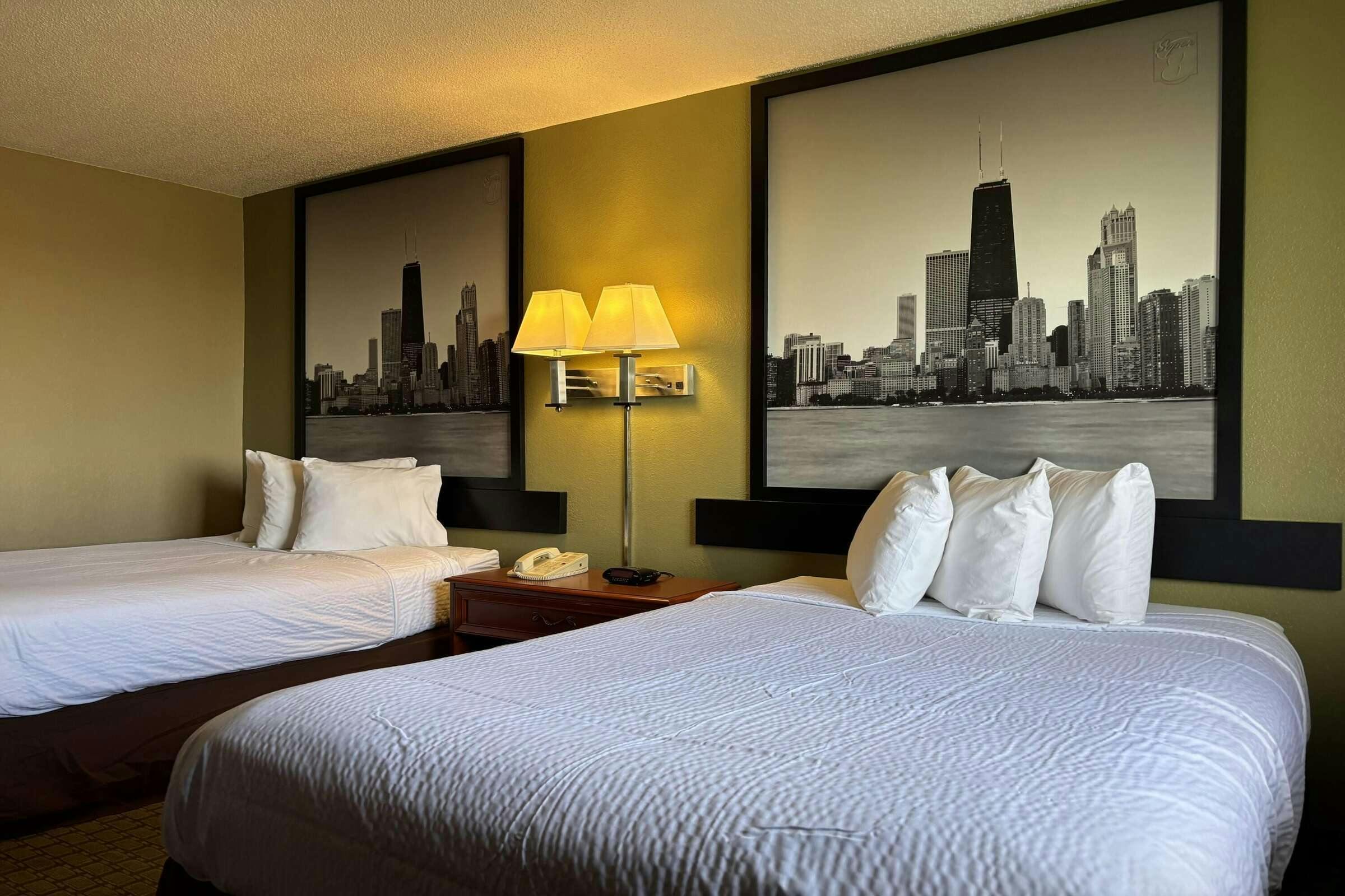 Hotel Super 8 by Wyndham Pontiac photo 4