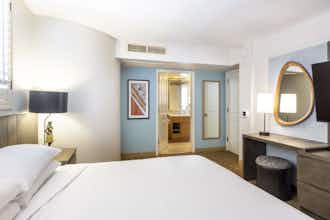 Hotel Embassy Suites by Hilton Waikiki Beach Walk photo 2