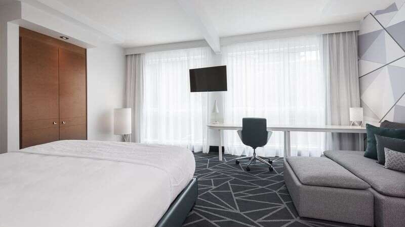 Hotel Warwick Le Crystal Montreal photo 3