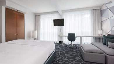 Hotel Warwick Le Crystal Montreal photo 3