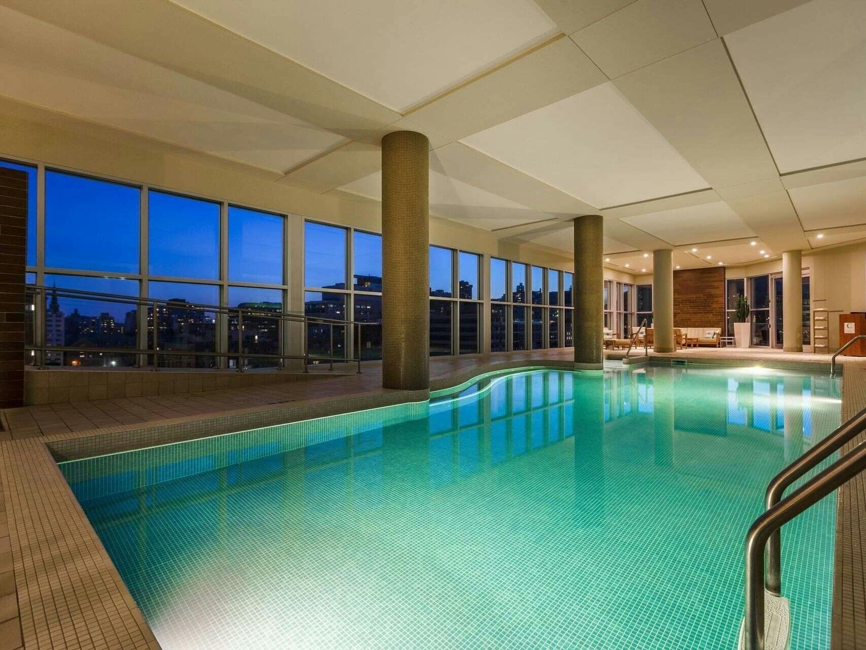 Warwick Le Crystal Montreal