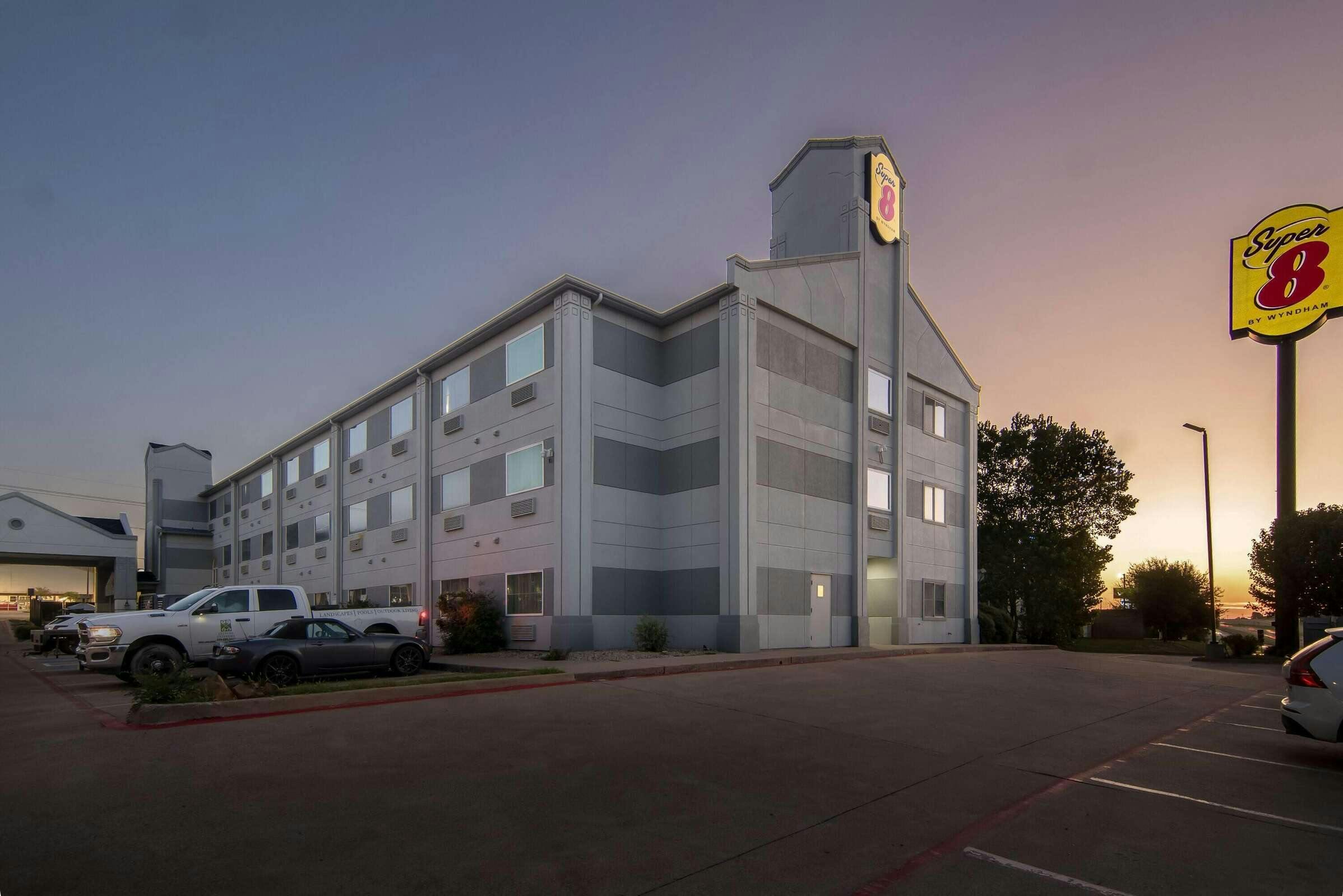 Hotel Super 8 Weatherford photo 2