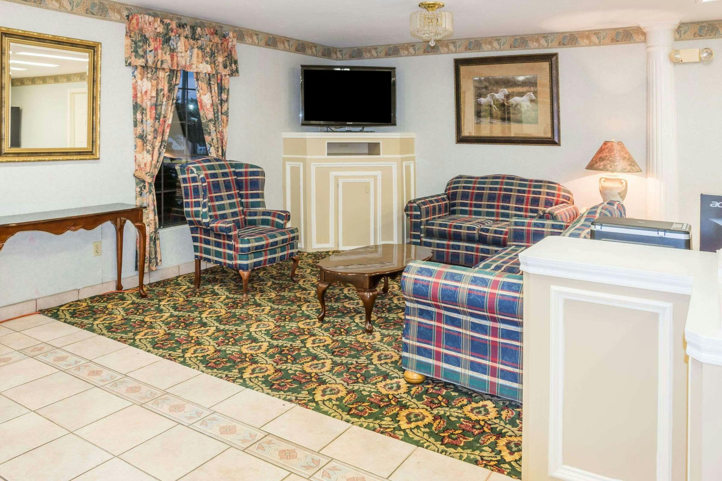 Hotel Super 8 Sealy photo 2