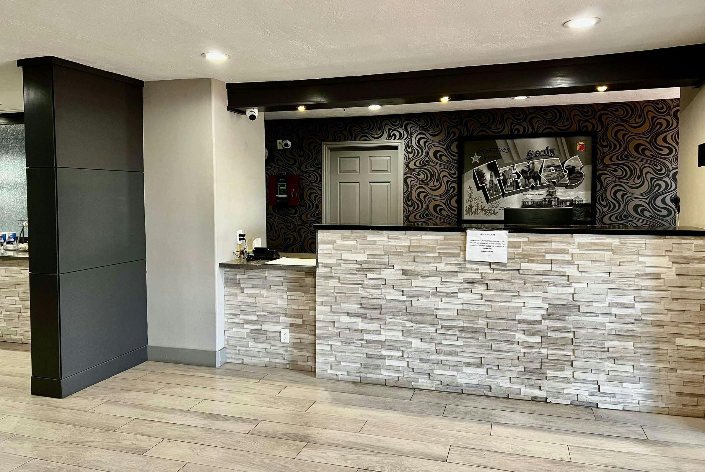 Hotel Super 8 Sealy photo 4