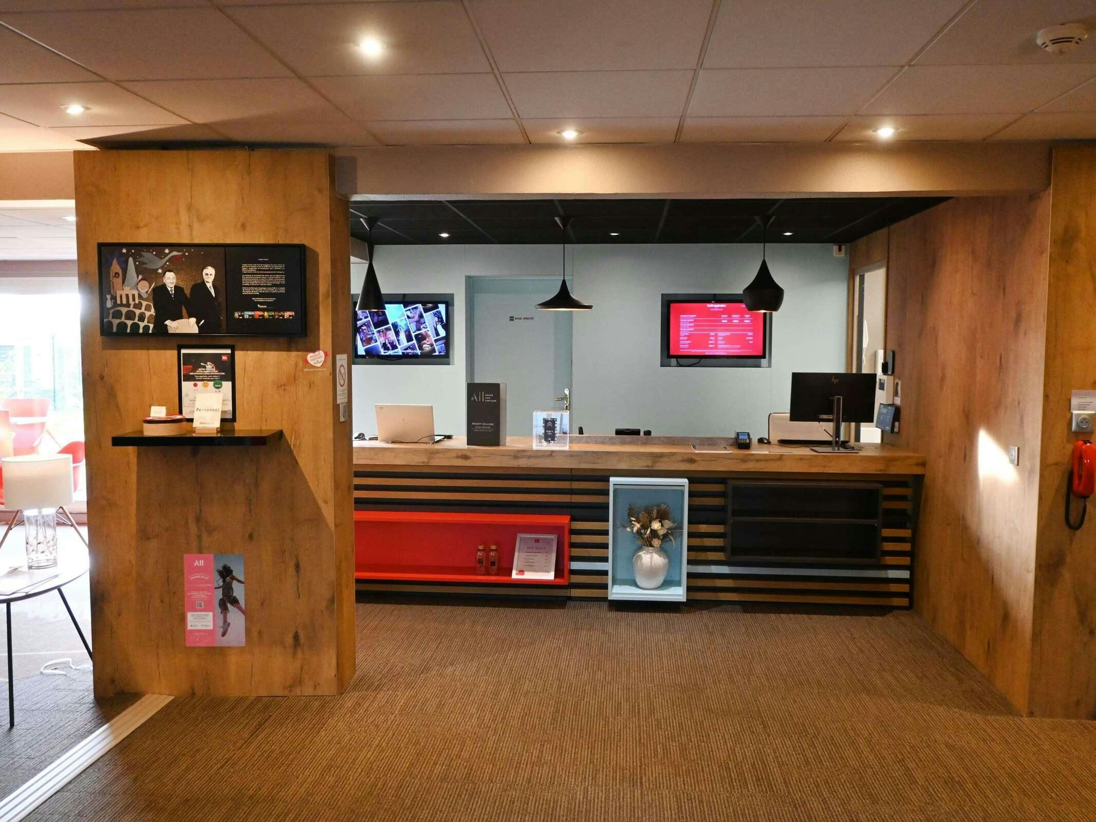 Hotel Ibis Laval Le Relais D'armor photo 2