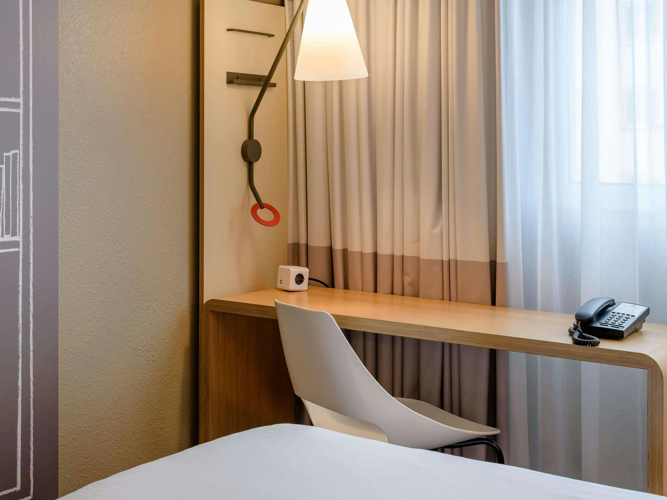 Hotel Ibis Nuernberg City Am Plaerrer photo 3