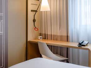Hotel Ibis Nuernberg City Am Plaerrer photo 3