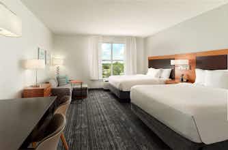 Hotel TownePlace Suites Orlando at Flamingo Crossings West Entrance photo 1