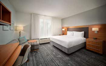 Hotel TownePlace Suites Orlando at Flamingo Crossings West Entrance photo 2