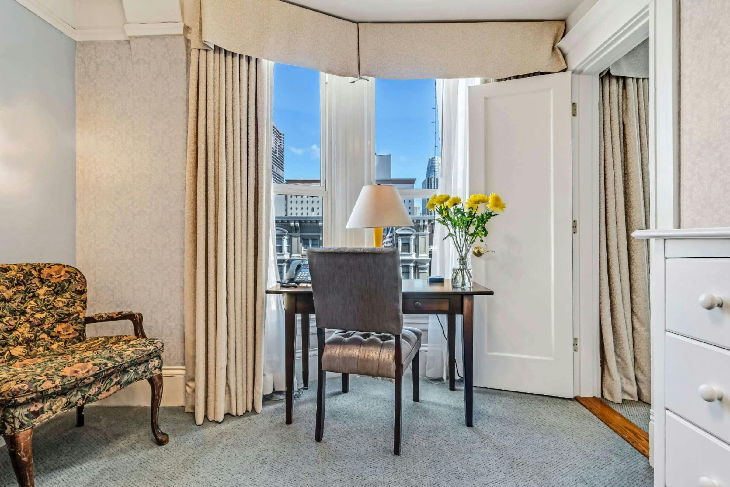 Cornell Hotel de France