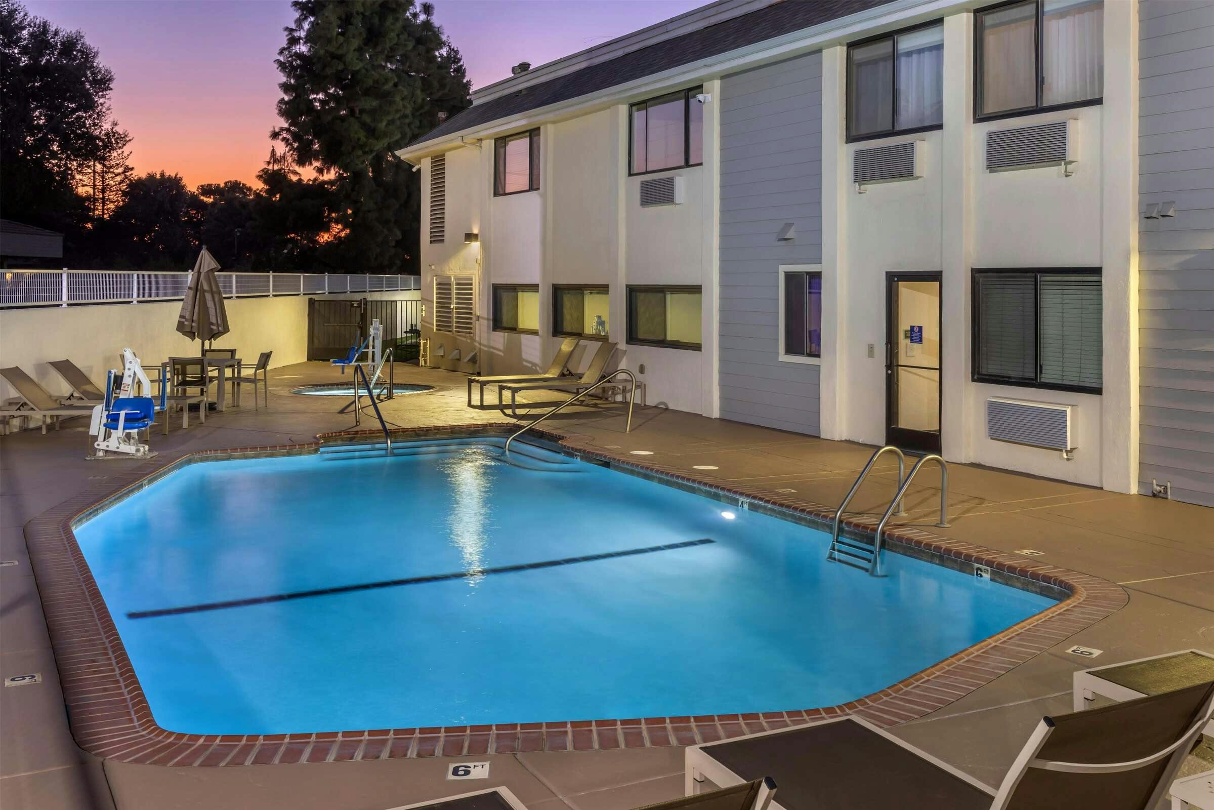 Hotel Best Western Town & Country Lodge photo 1