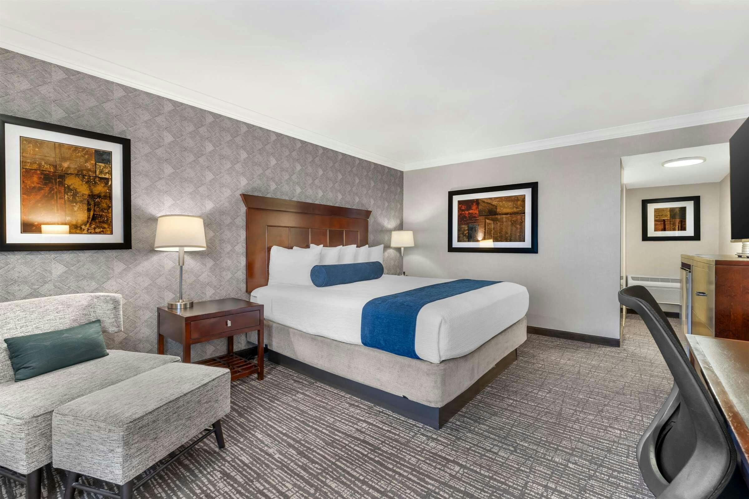 Hotel Best Western Plus Carriage Inn photo 1