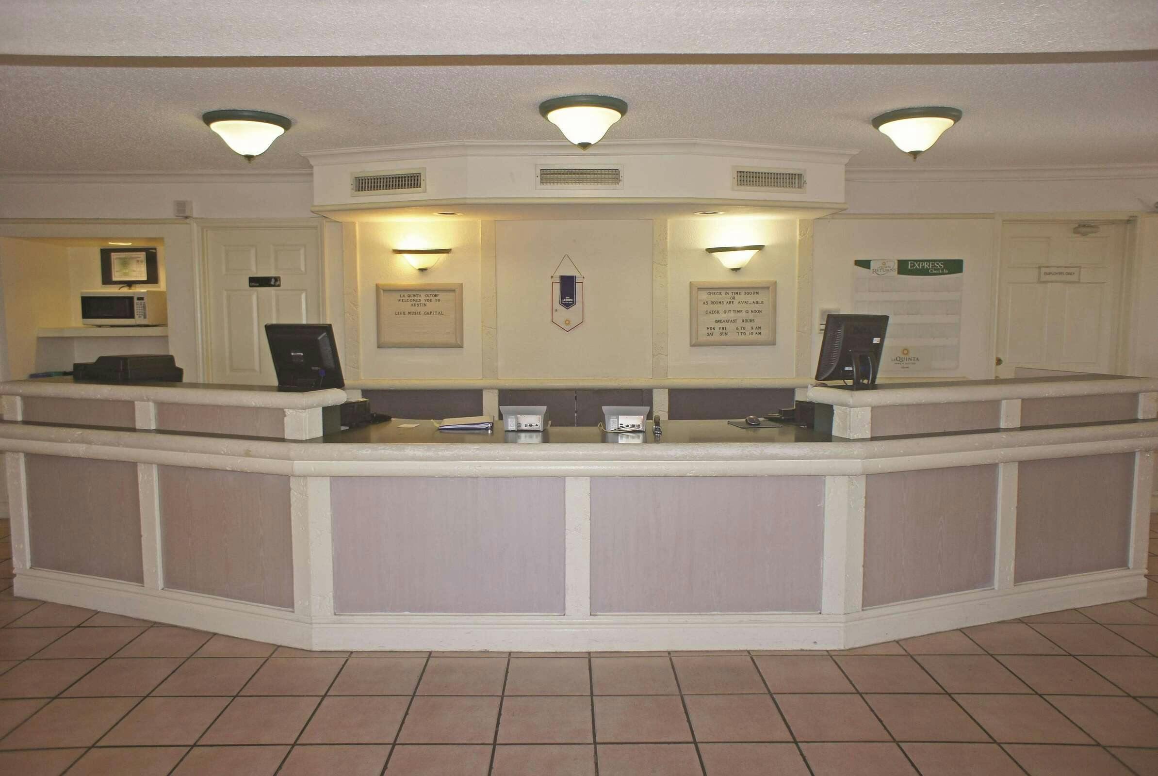 Hotel La Quinta Inn Austin Oltorf photo 2