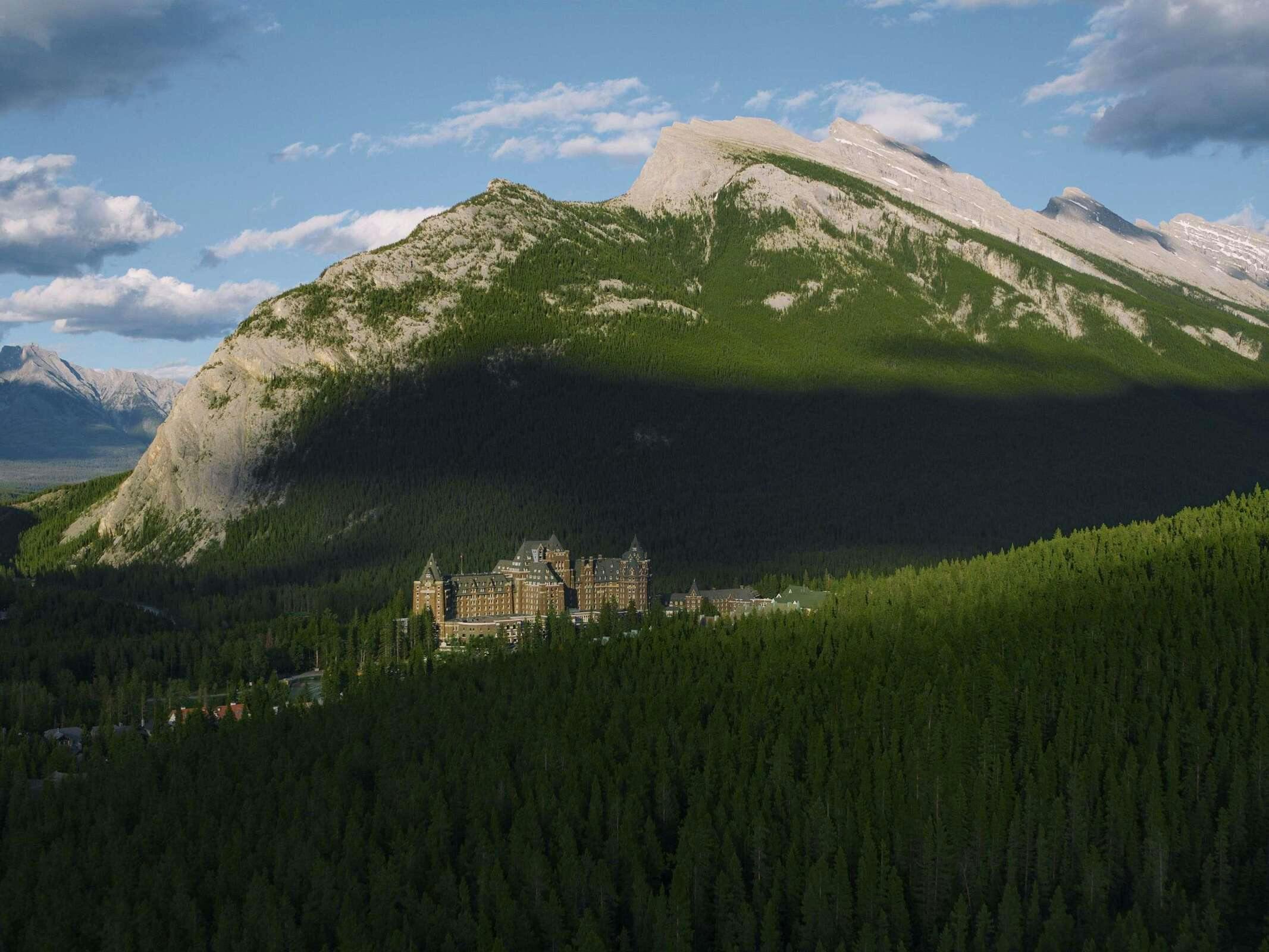 Hotel The Fairmont Banff Springs photo 2