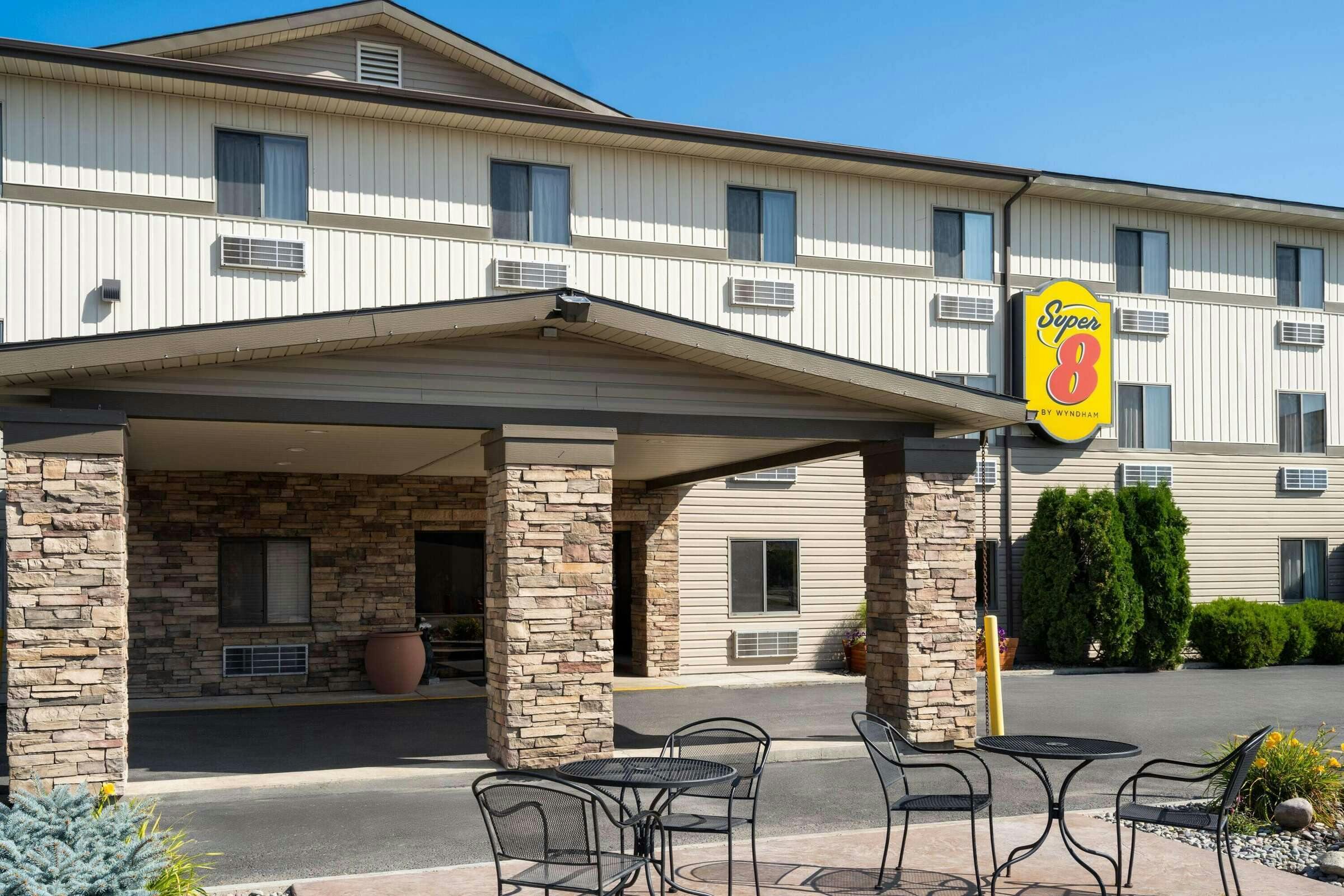 Hotel Super 8 Kalispell Glacier Pk photo 2