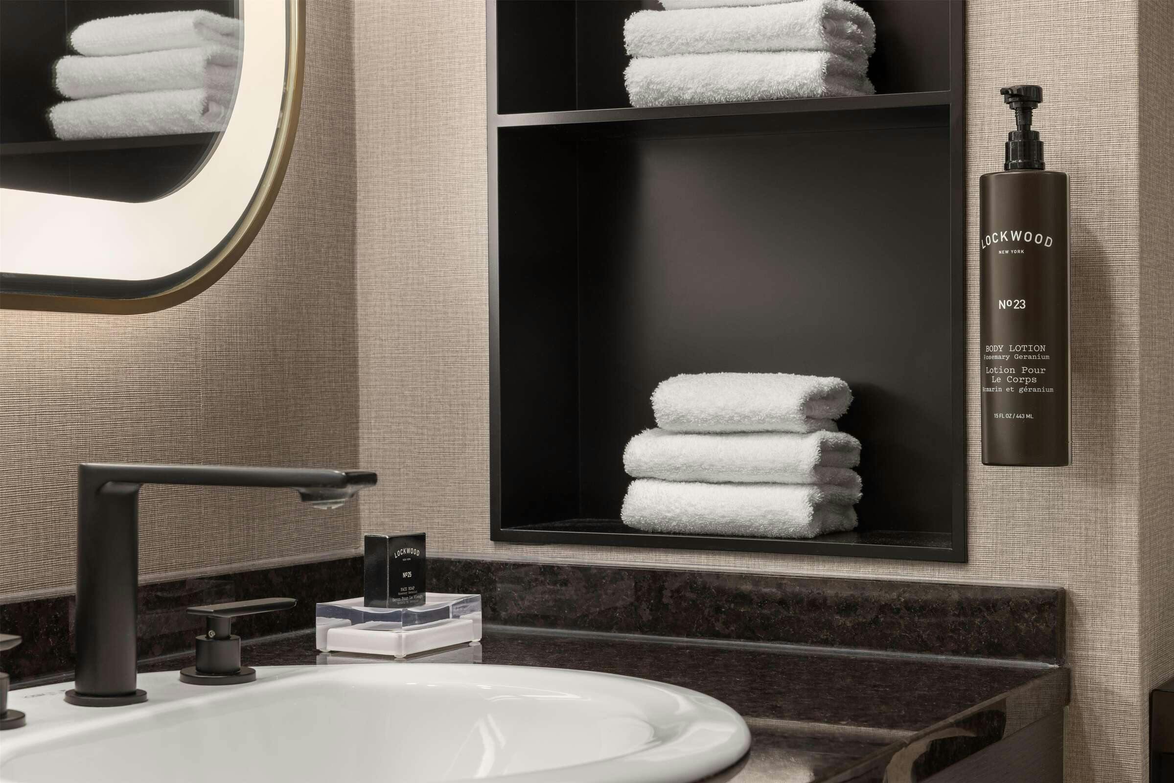 Hotel Le St-Martin Bromont Hotel & Suites photo 3