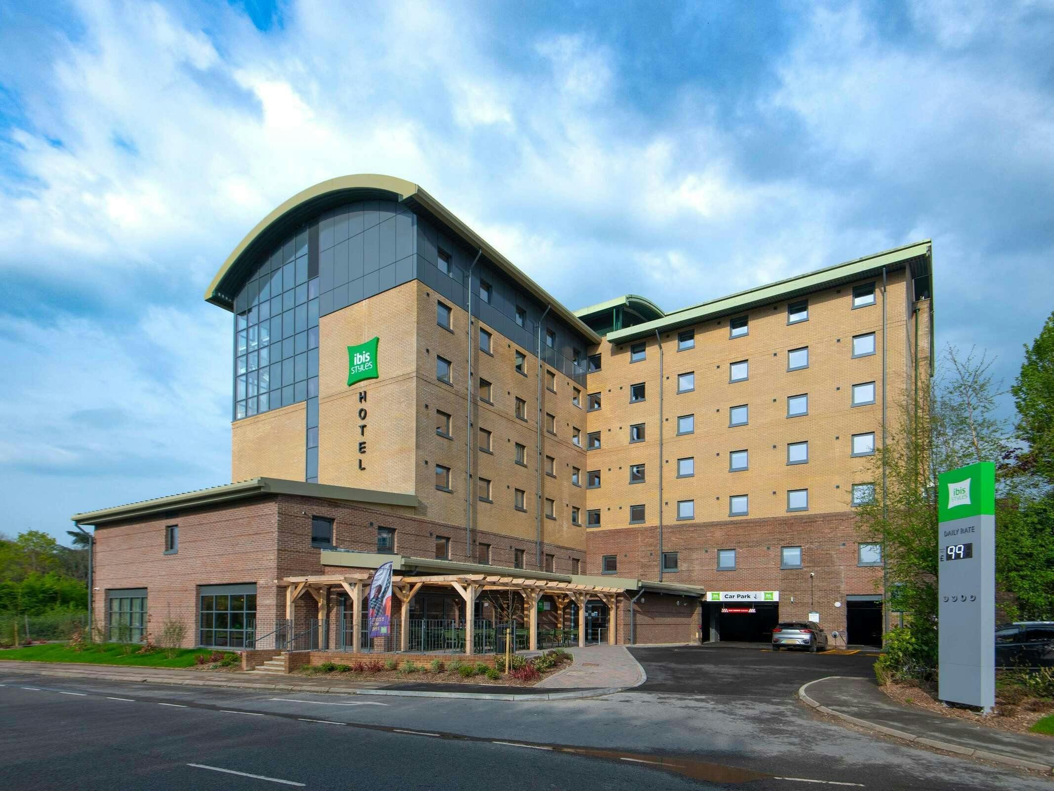 Hotel Ibis Styles London Gatwick Airport photo 4