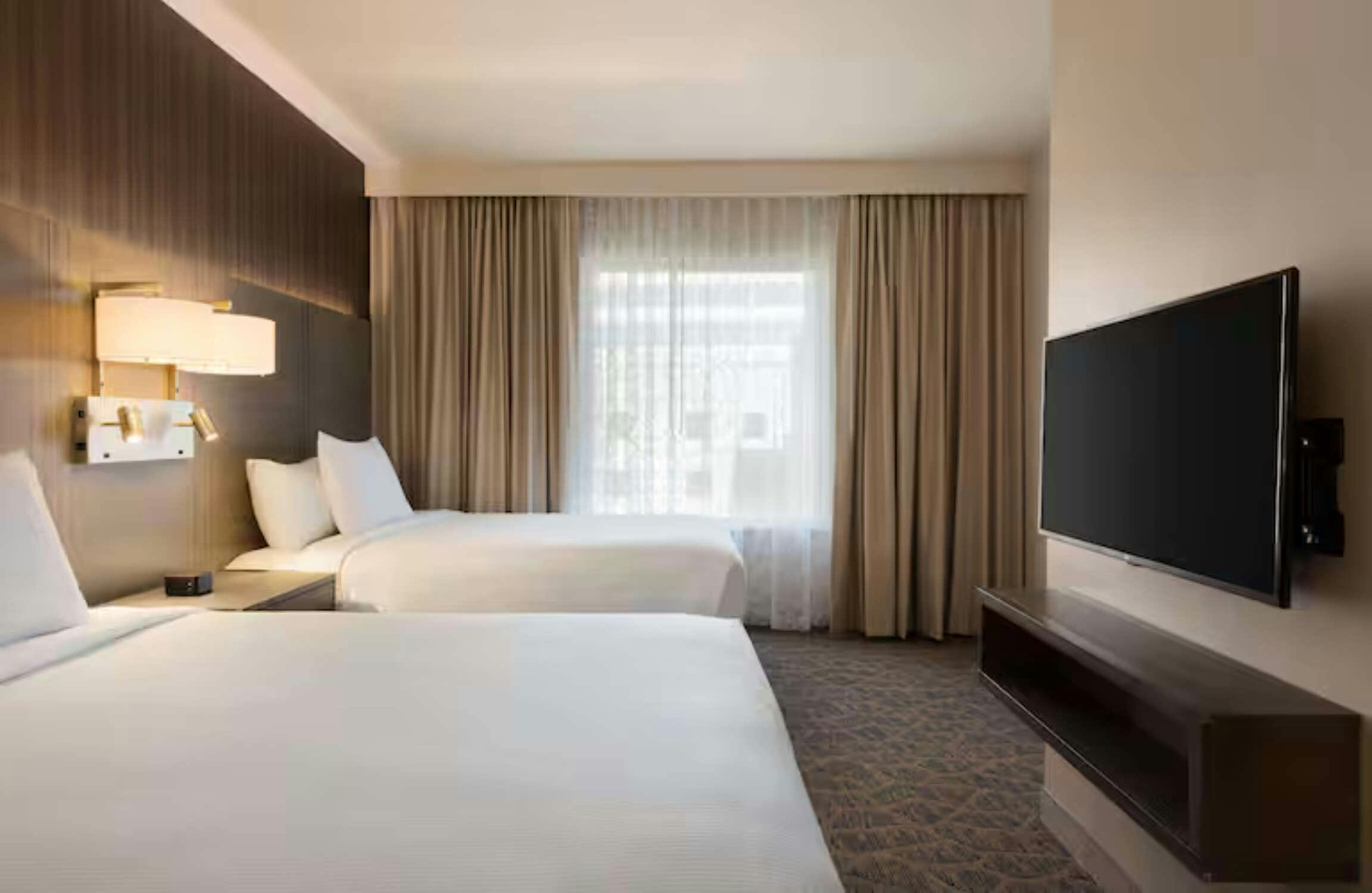 Hotel Embassy Suites by Hilton The Woodlands at Hughes Landing photo 1