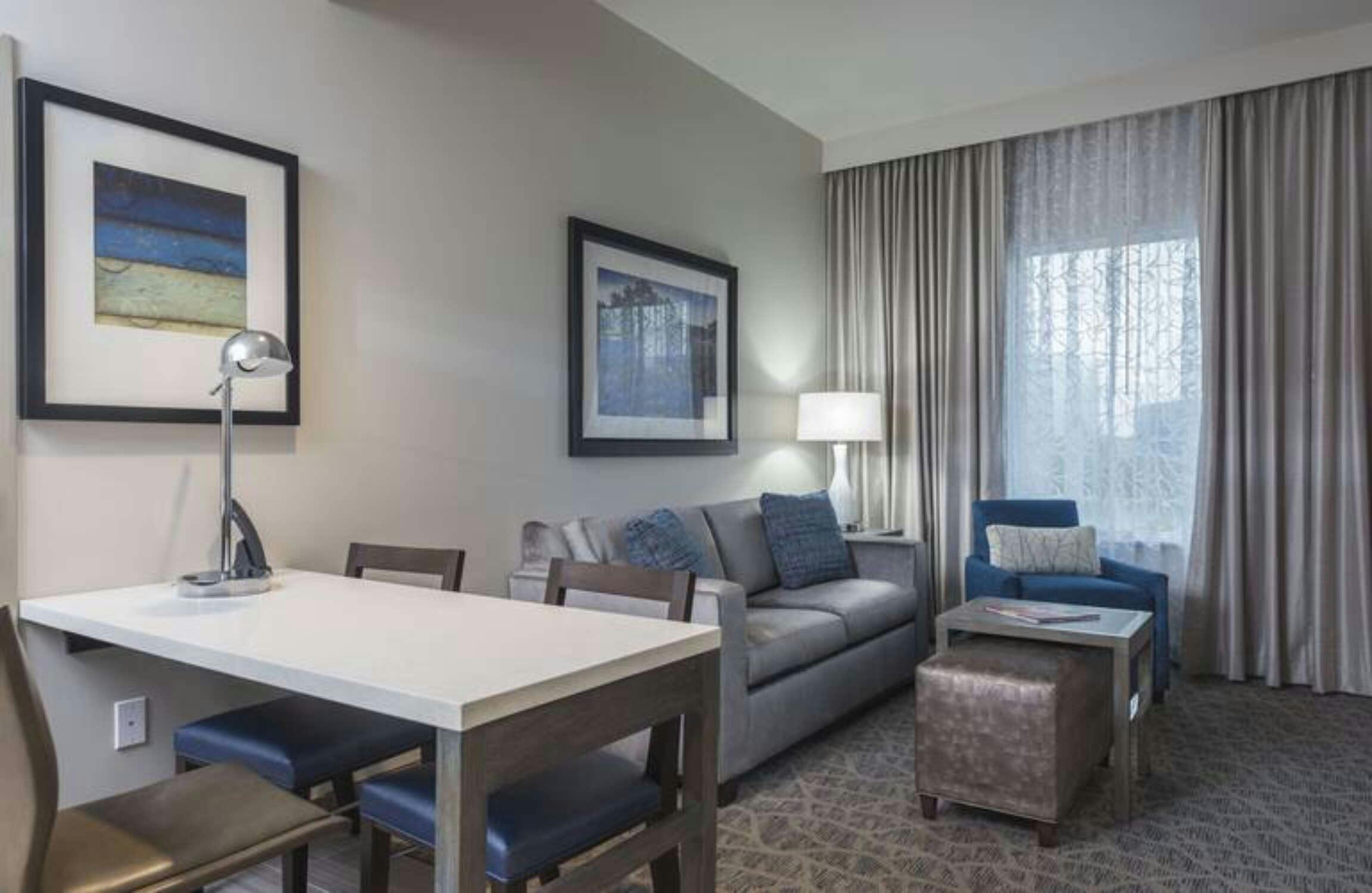 Hotel Embassy Suites by Hilton The Woodlands at Hughes Landing photo 5
