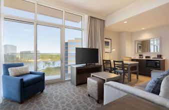 Hotel Embassy Suites by Hilton The Woodlands at Hughes Landing photo 4