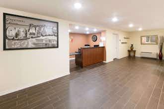 Hotel Super 8 by Wyndham Duncan OK photo 1