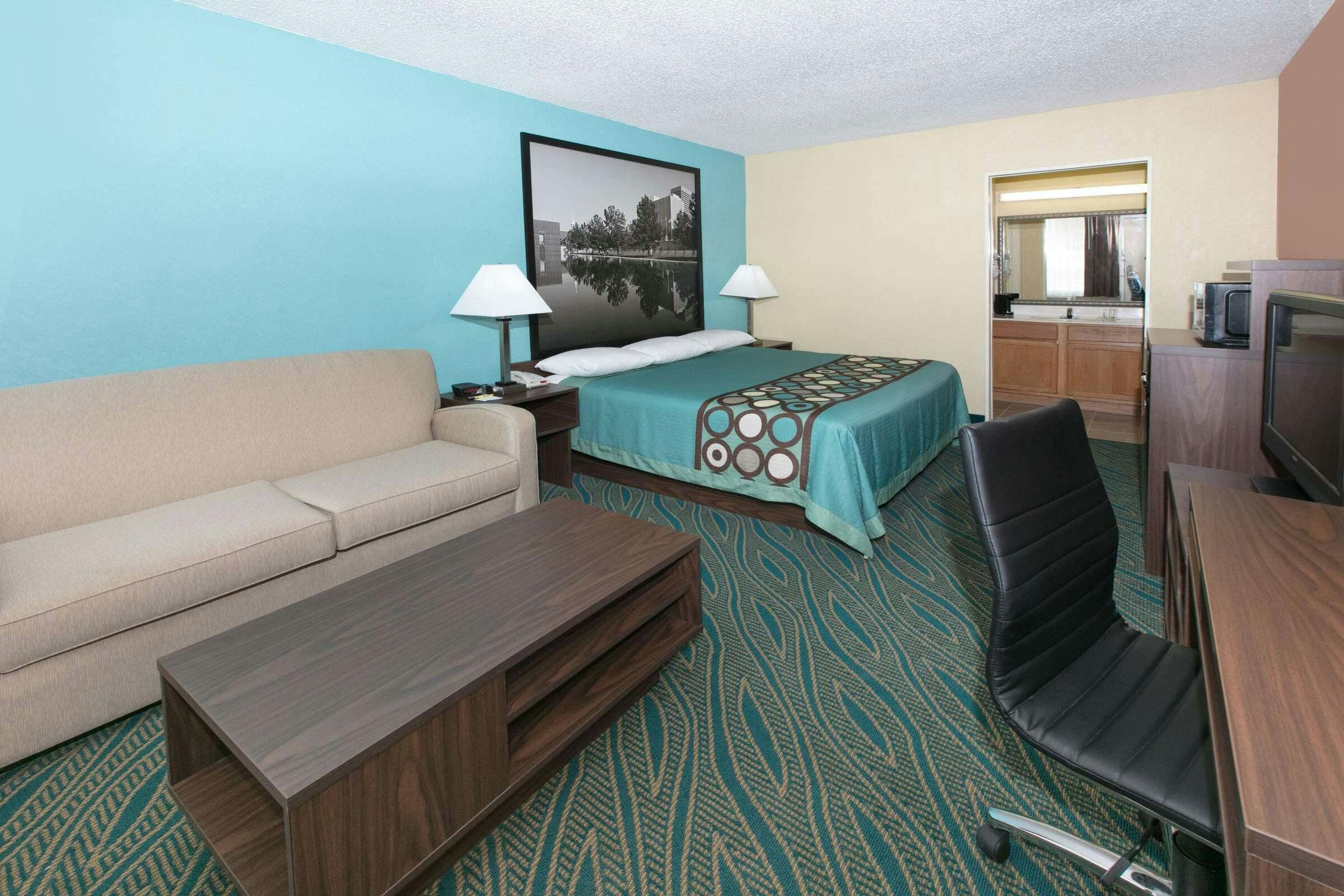 Hotel Super 8 by Wyndham Duncan OK photo 5