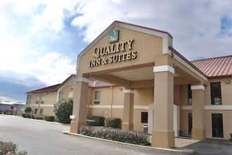 Hotel Quality Inn & Suites Pine Bluff, AR photo 3