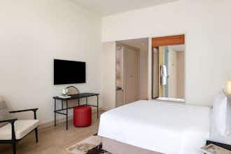 Hotel Independent (Sphc) Yas Plaza Marina By Ihg photo 4