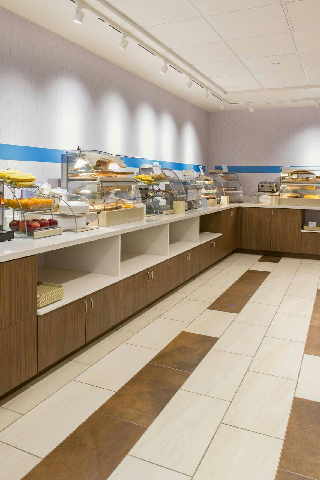 Hotel Holiday Inn Express Grand Island photo 5